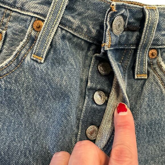 Levi’s Women’s Jean 501 cut offs high waist distressed size 24 - Picture 3 of 7